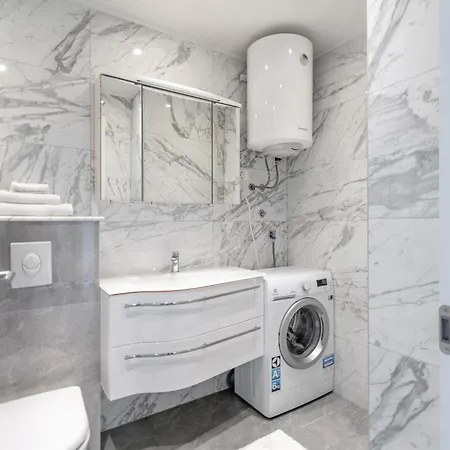 Simic Макарска