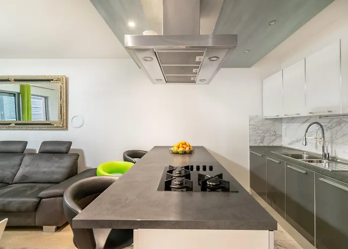 Daire Simic Makarska